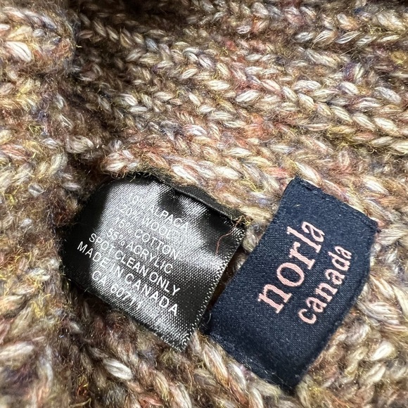 NORLA CANADA Knitted Pom Pom Beanie